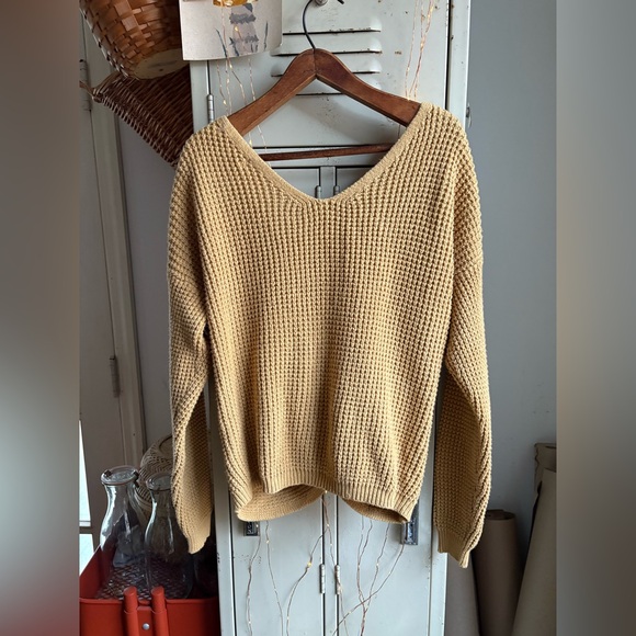 Twist Back Sweater - Picture 3 of 6